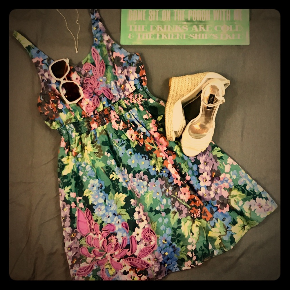Lulumari Anthropologie floral embroidered dress M